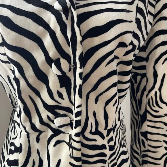 BISOU BISOU by Michele Bohbot Hand Zebra Blazer. 6 - Picture 5 of 9